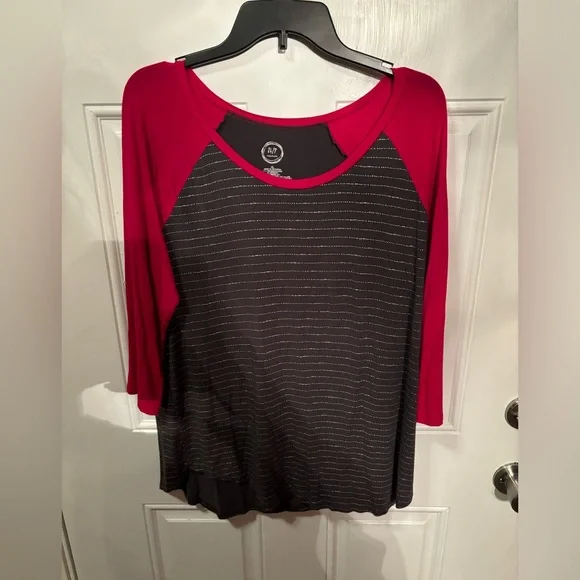 Maurice’s 24/7 top - Picture 1 of 3